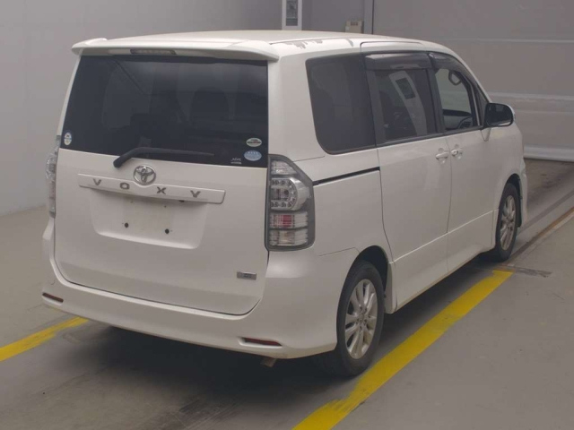 TOYOTA VOXY 2010