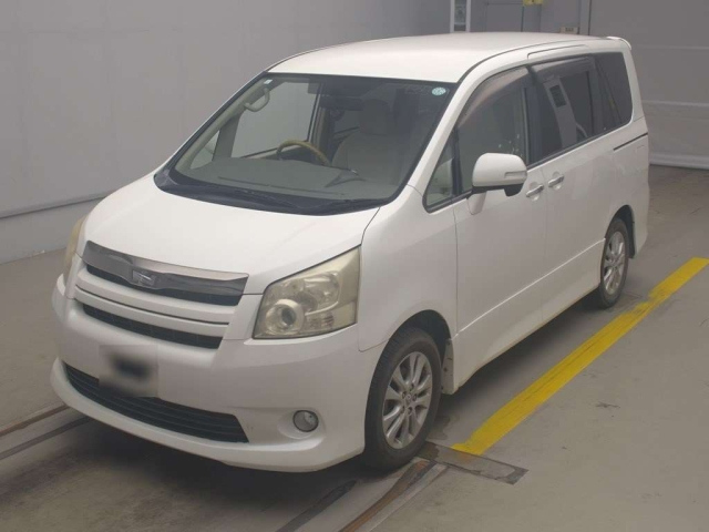 TOYOTA NOAH 2009
