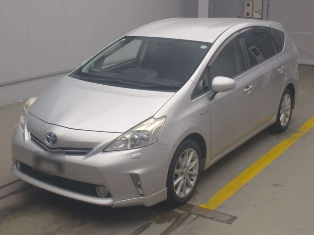 TOYOTA PRIUS ALPHA 2011