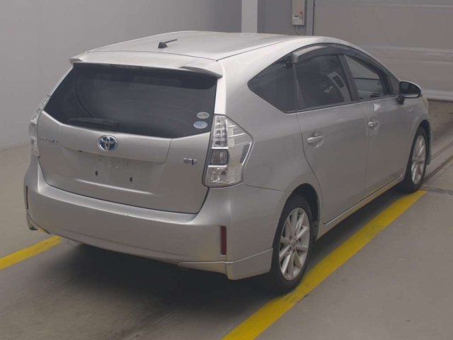 TOYOTA PRIUS ALPHA 2011