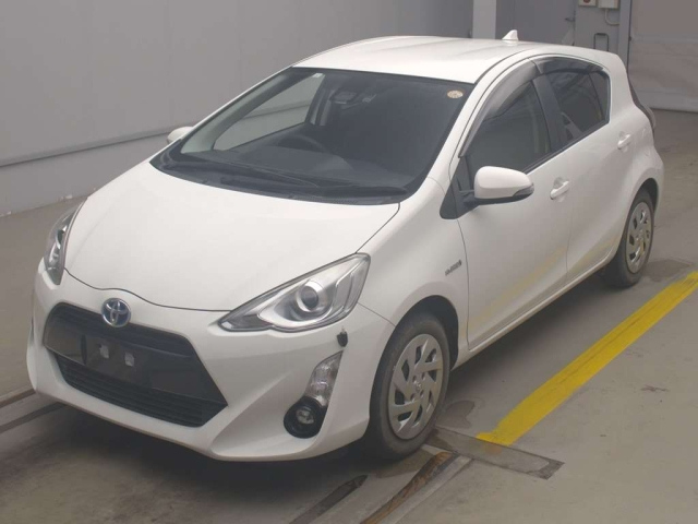 TOYOTA AQUA 2017