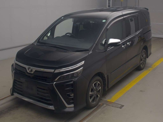 TOYOTA VOXY 2018