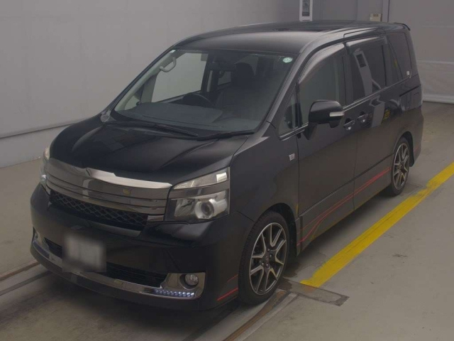 TOYOTA VOXY 2011