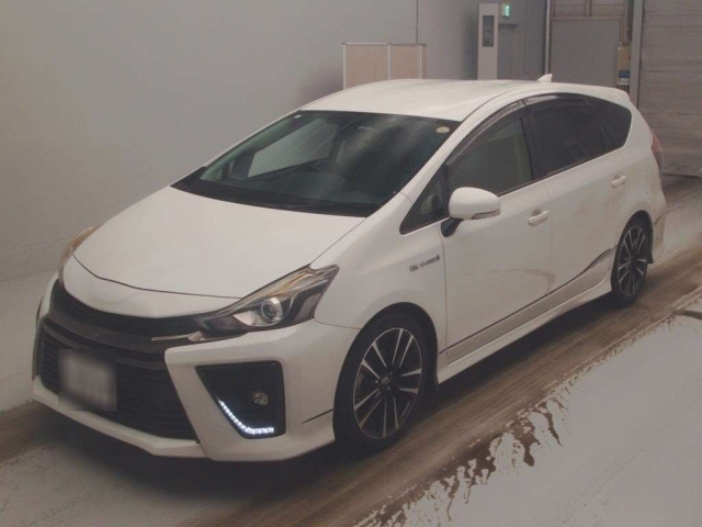 TOYOTA PRIUS ALPHA 2015