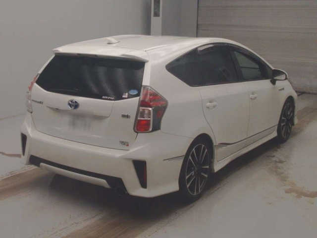 TOYOTA PRIUS ALPHA 2015