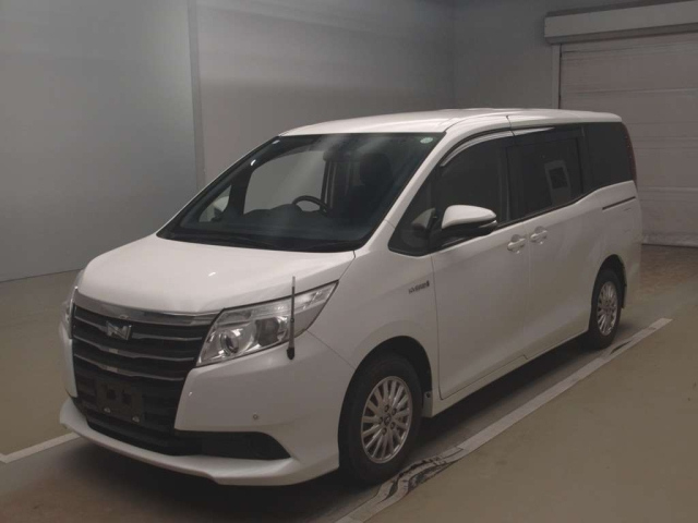 TOYOTA NOAH 2014