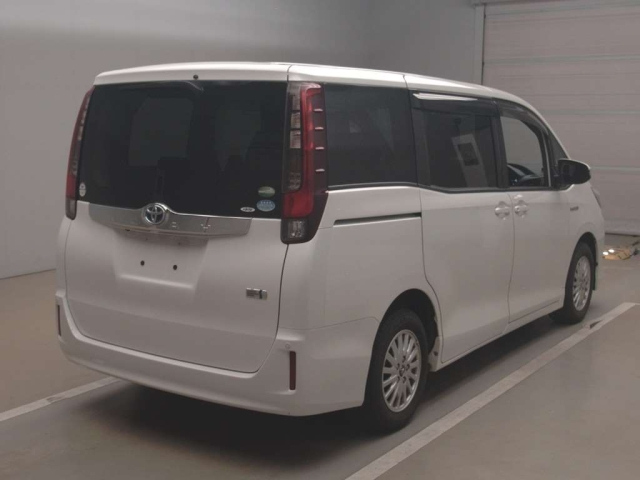 TOYOTA NOAH 2014