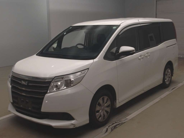 TOYOTA NOAH 2014