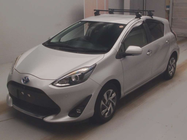 TOYOTA AQUA 2021