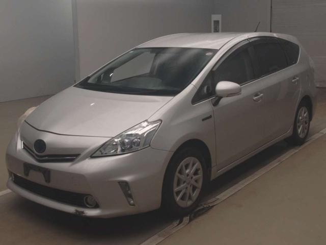 TOYOTA PRIUS ALPHA 2012