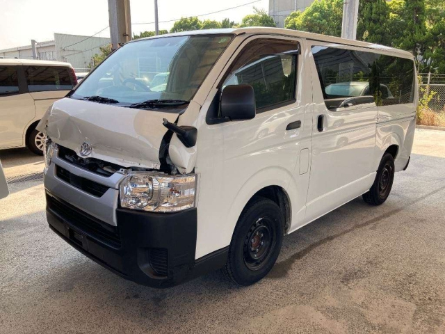 TOYOTA HIACE VAN 2021