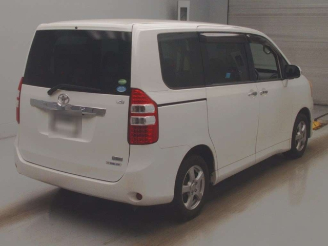 TOYOTA NOAH 2012