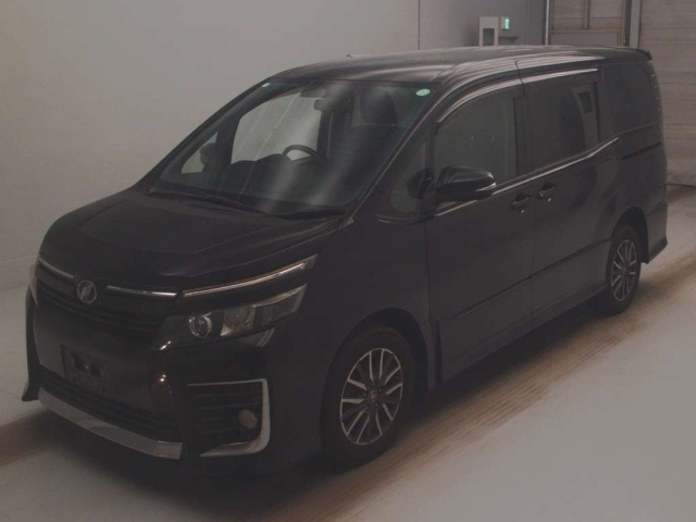 TOYOTA VOXY 2014