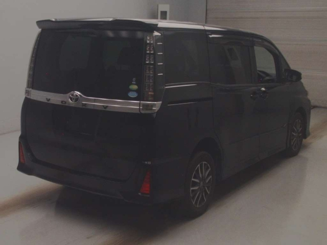 TOYOTA VOXY 2014