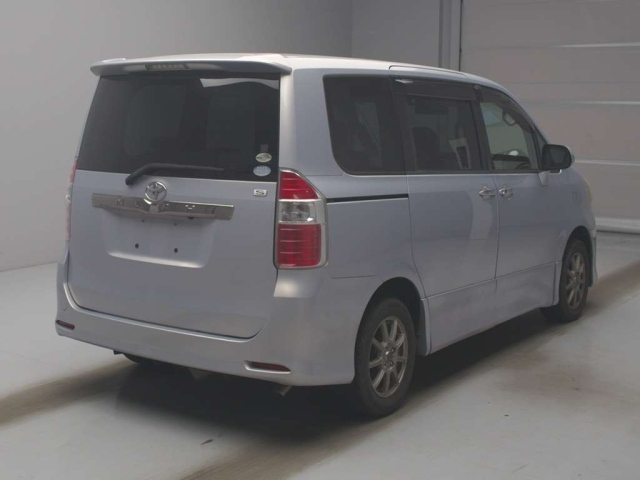 TOYOTA NOAH 2008