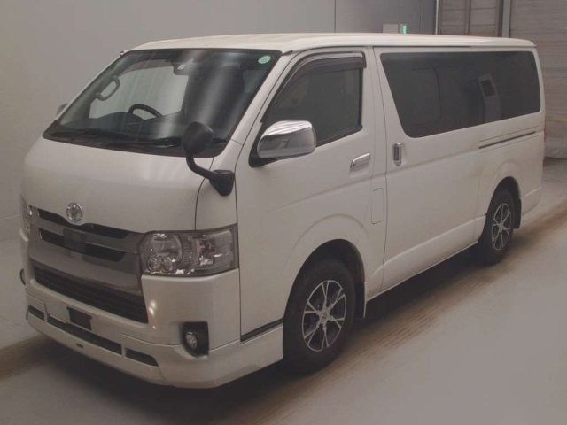 TOYOTA HIACE VAN 2018