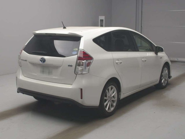 TOYOTA PRIUS ALPHA 2015