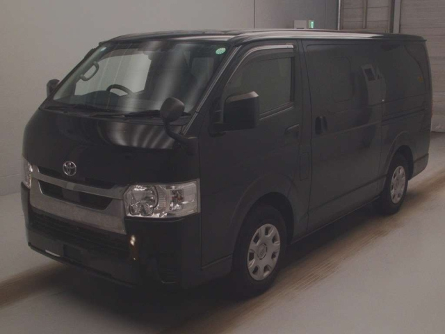TOYOTA HIACE VAN 2021
