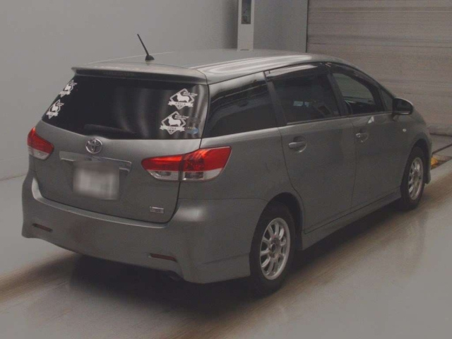 TOYOTA WISH 2010