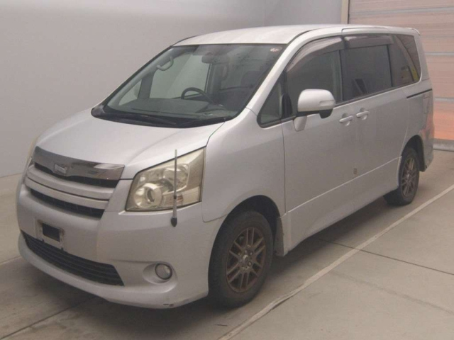 TOYOTA NOAH 2008
