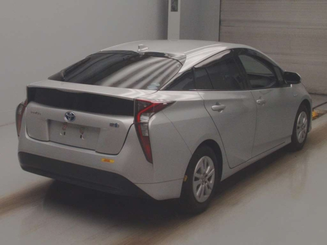 TOYOTA PRIUS 2018