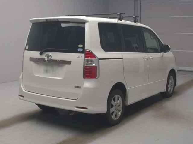 TOYOTA NOAH 2009