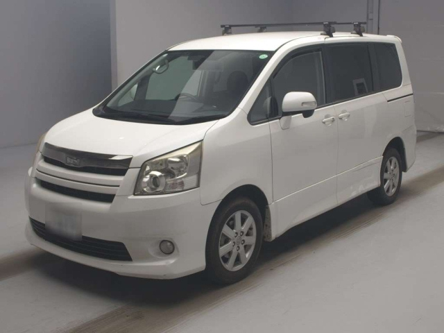TOYOTA NOAH 2009