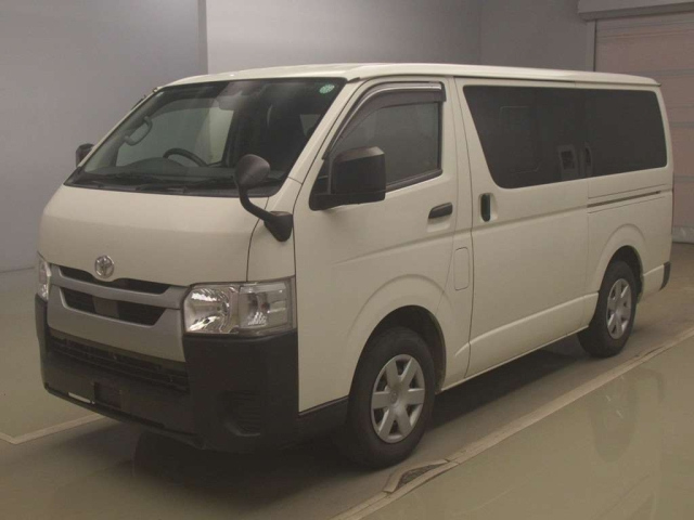 TOYOTA HIACE VAN 2021