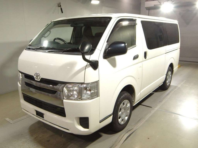 TOYOTA HIACE VAN 2015