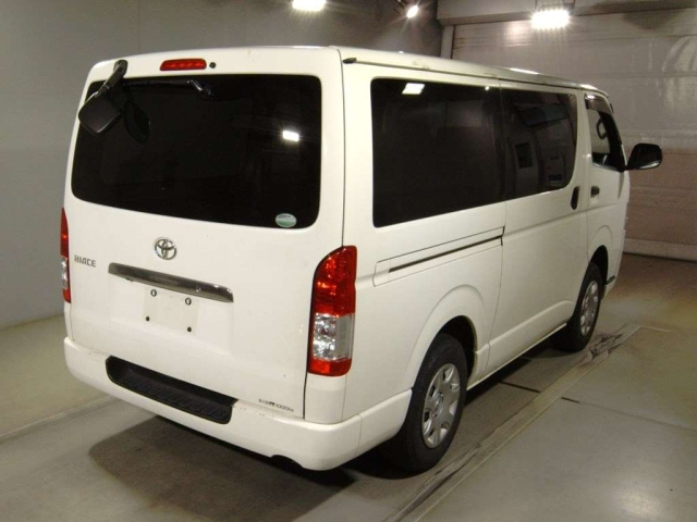 TOYOTA HIACE VAN 2015