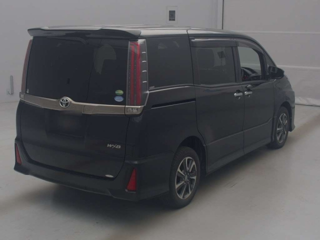 TOYOTA NOAH 2018