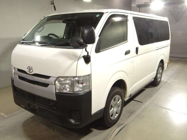 TOYOTA HIACE VAN 2018