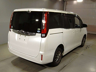 TOYOTA NOAH 2014