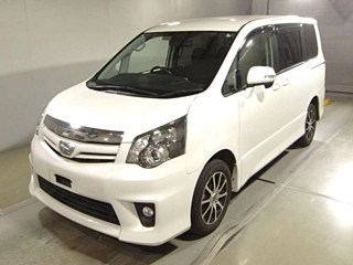 TOYOTA NOAH 2011