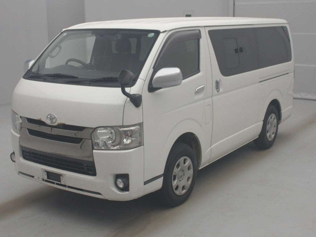 TOYOTA HIACE VAN 2016