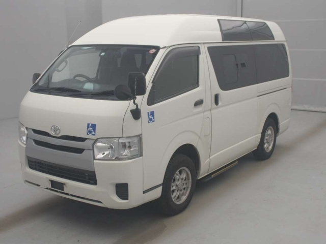 TOYOTA HIACE VAN 2015
