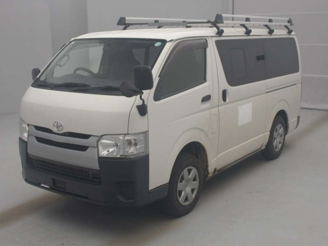 TOYOTA HIACE VAN 2015