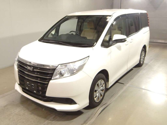 TOYOTA NOAH 2016