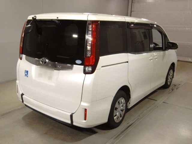 TOYOTA NOAH 2016