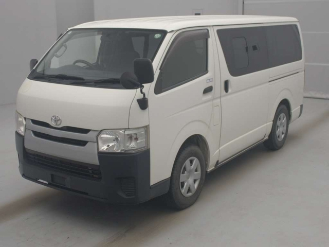 TOYOTA HIACE VAN 2015