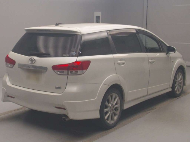 TOYOTA WISH 2010
