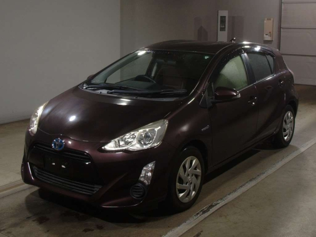 TOYOTA AQUA 2015