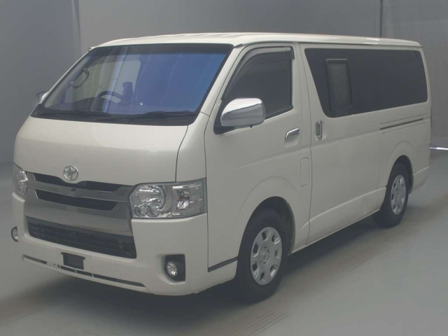 TOYOTA HIACE VAN 2015