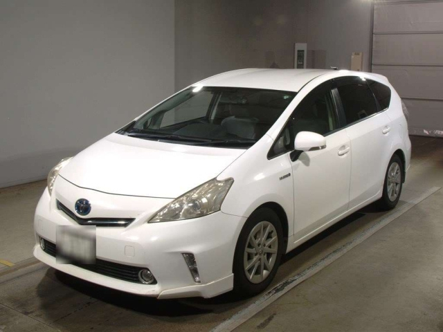 TOYOTA PRIUS ALPHA 2013