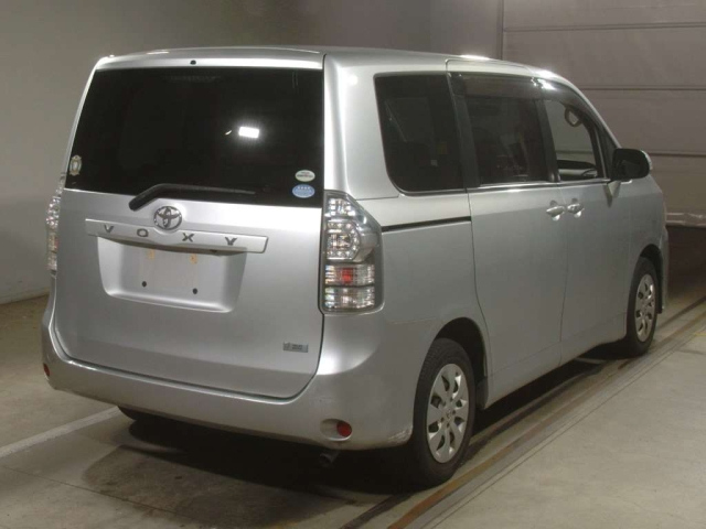TOYOTA VOXY 2010