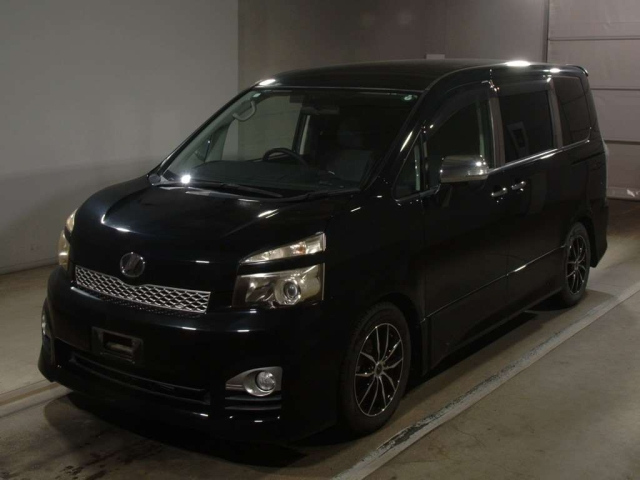 TOYOTA VOXY 2010