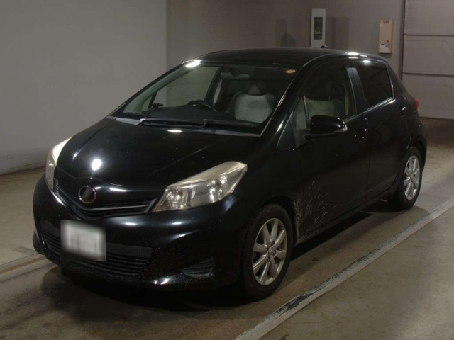 TOYOTA VITZ 2013