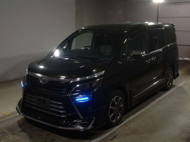 TOYOTA VOXY 2018