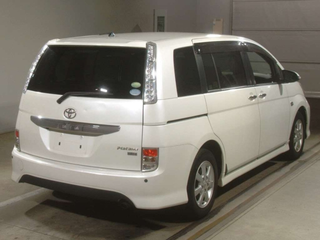 TOYOTA ISIS 2015