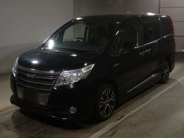 TOYOTA NOAH 2014